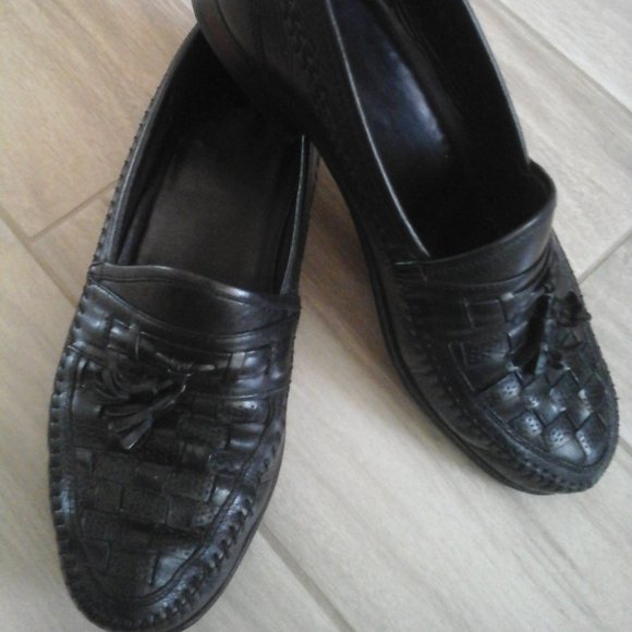Florsheim Mens Black Leather Tasseled Slip On Loafer.   Size 11D main image 3